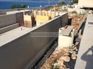 Bazen AZ045